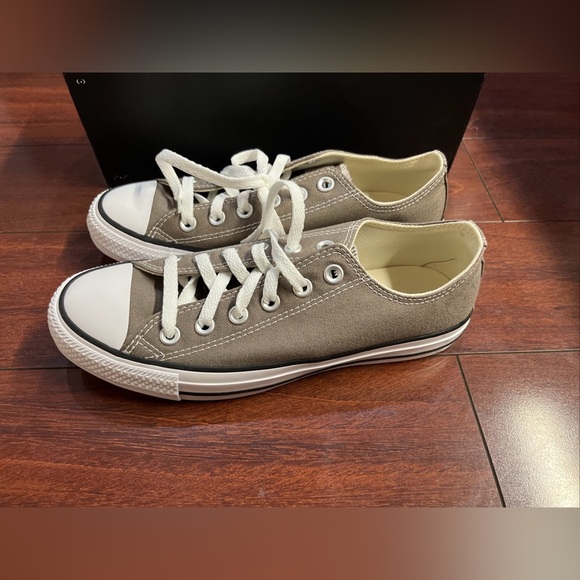 Converse CTAS OX Low Top Womens 7.5 Classic Taupe Canvas Sneaker Shoe A08631F - Picture 9 of 16